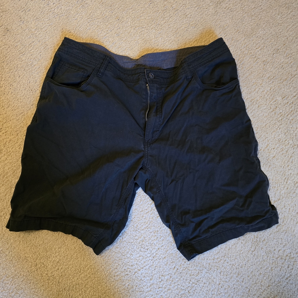 Swiss Tech Men's Dark Cargo Shorts